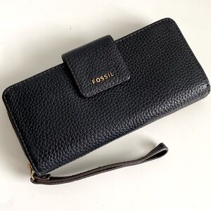 Fossil Black Pebbled Leather Wristlet Wallet